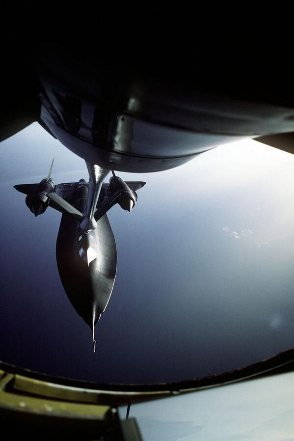 Lockheed SR-71 Blackbird tankuje w powietrzu (1988)