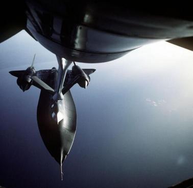 Lockheed SR-71 Blackbird tankuje w powietrzu (1988)