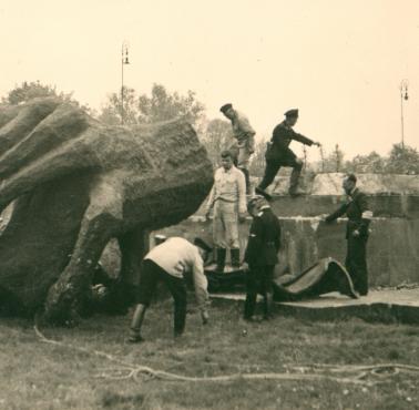 1940 r. Niemcy wysadzili pomnik Fryderyka Chopina w warszawskim Parku Łazienkowskim