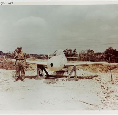 YOKOSUKA MXY7 -OHKA Model 11 - japoński samolot bombowy przeznaczono do ataków kamikadze (Okinawa)