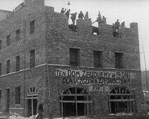 Budowa osiedla mieszkaniowego przodowników pracy na Mariensztacie w Warszawie