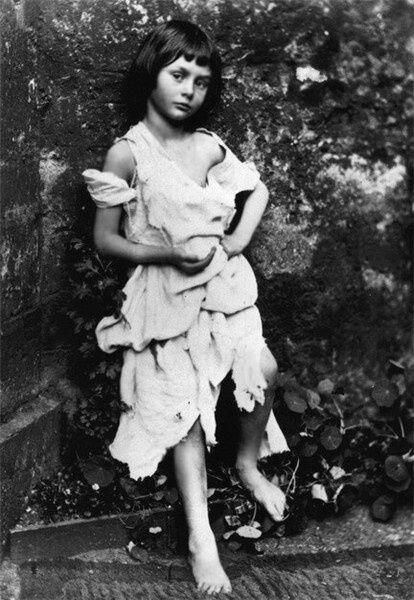 Alice Liddell, dziewczynka, która zainspirowała Lewisa Carrolla do napisania Alicji w Krainie Czarów, 1858