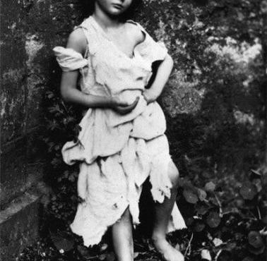 Alice Liddell, dziewczynka, która zainspirowała Lewisa Carrolla do napisania "Alicji w Krainie Czarów", 1858