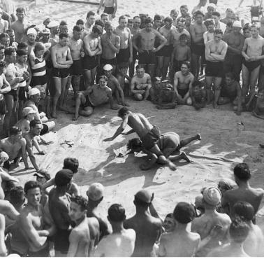 Plaża "Poniatówka" - zapasy, 1928