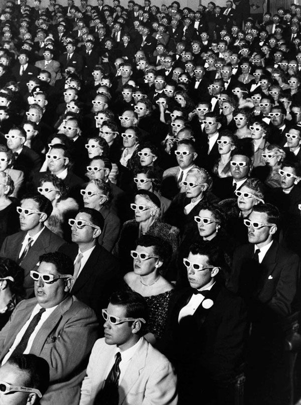 Seans pierwszego pełnometrażowego filmu 3D Bwana Devil, kino Paramount, 1952