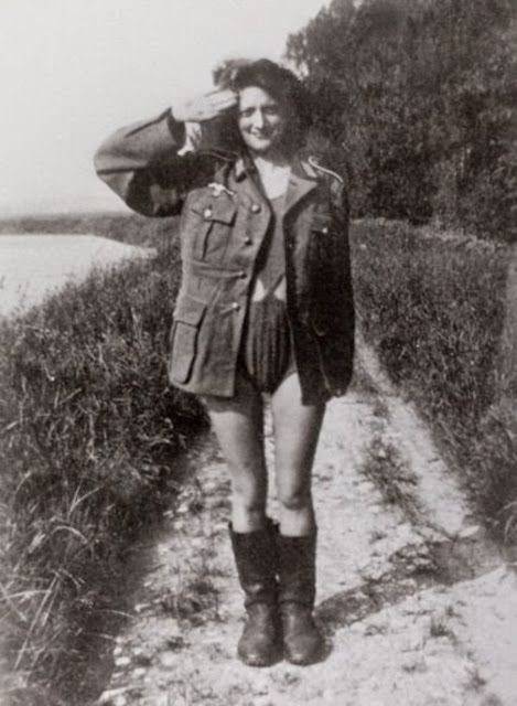 Francuska dziewczyna w mundurze Wehrmachtu, 1941-44