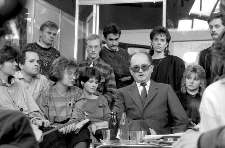 Autor puczu wojskowego, agent Informacji Wojskowej - generał W.Jaruzelski podczas odwiedzin w wolnych mediach