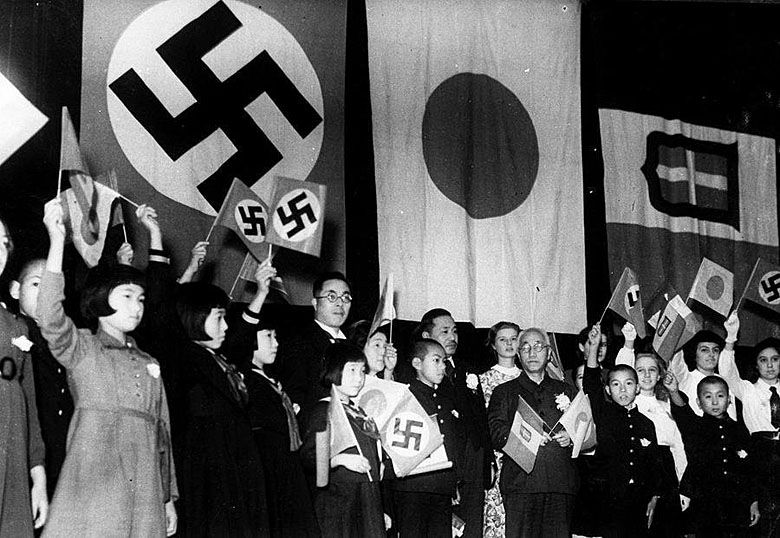 Dzieci z Japonii, Niemiec i Włoch celebrują podpisanie Trójstronnego Sojuszu, 17 grudnia, 1940