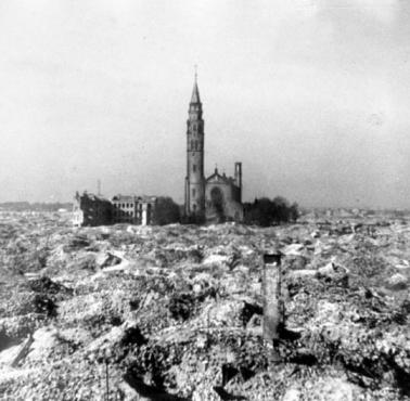 29.05.43r. w ruinach warszawskiego getta, Niemcy dokonali masakry 570 więźniów Pawiaka. Łącznie na tym terenie zamordowali ...