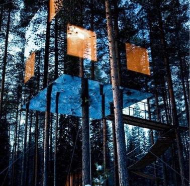 Leśny dom z lustrami