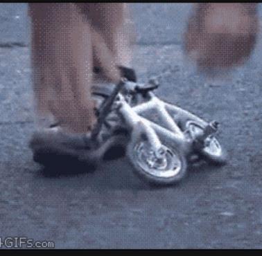 Naprawdę mini mini rowerek .... i jeździ! (wideo)