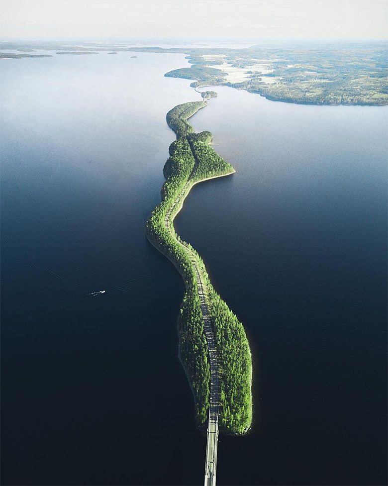 Pulkkilanharju Bridge w Parku Narodowym Päijänne, Finlandia