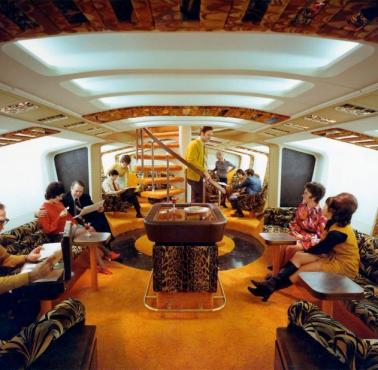 Luksusowe foyer w Boeingu 747 na początku lat 70-tych