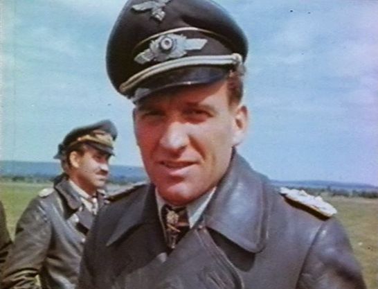 Niemiecki pilot Hans-Ulrich Rudel - jeden z najskuteczniejszych pilotów bombowych i szturmowych II wojny, 1944