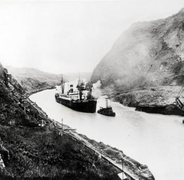 SS Ancon, pierwszy statek, który przepłynął Kanał Panamski 15 sierpnia 1914 r. 