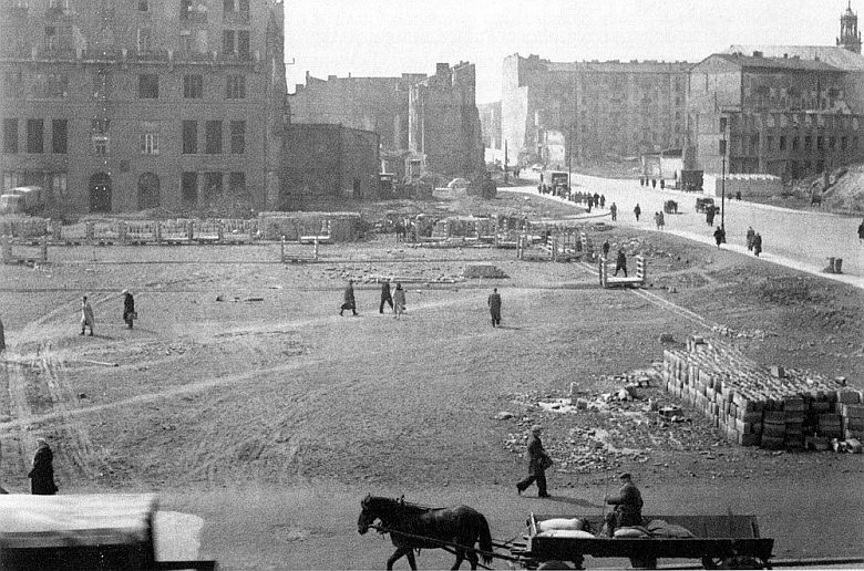 Warszawa, Plac Defilad na kilka miesięcy przed budową Pałacu Kultury i Nauki