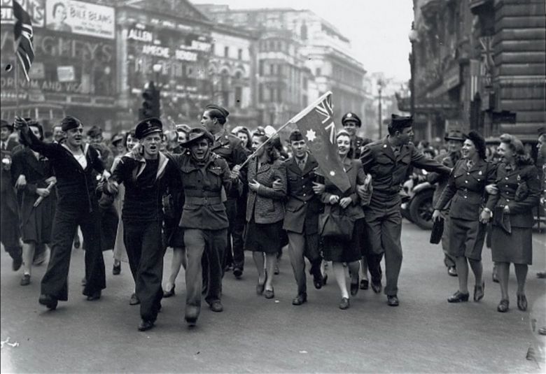 08.06.1946r. polscy piloci zbojkotowali londyńską paradę zwycięstwa w proteście przeciwko niezaproszeniu polskich żołnierzy