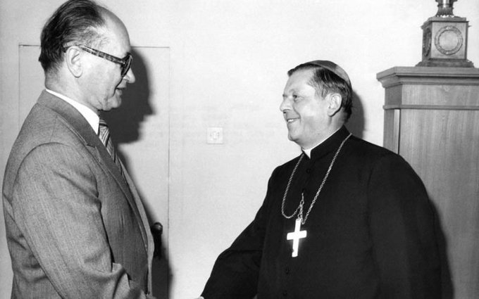 4 XI 1981r. miesiąc przed wypowiedzeniem wojny Polakom w rządowej willi przy ul.Parkowej ...