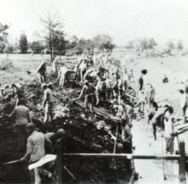 75 lat temu w KL Auschwitz doszło do zbiorowej ucieczki ok. 350 więźniów polskich z karnej kompanii, ucieczka udała się siedmiu