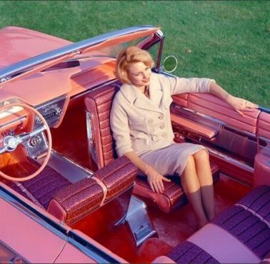 1961 Buick ''Flamingo'' z obracanym fotelem