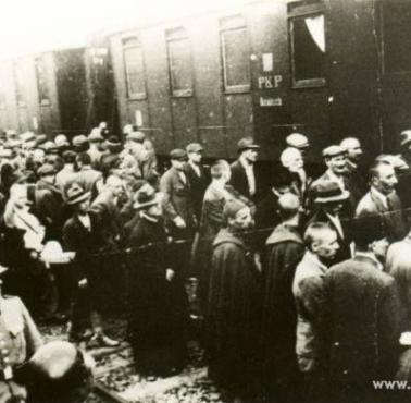 14 czerwca 1940 roku Niemcy przewieźli do KL Auschwitz 728 osób, głównie Polaków, był to pierwszy masowy transport do obozu