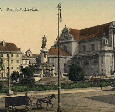 Krakowskie Przedmieście z pomnikiem Adama Mickiewicza i kościołem Wniebowzięcia Najświętszej Maryi Panny w Warszawie