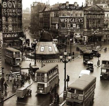 Piccadilly Square, Londyn, 1939