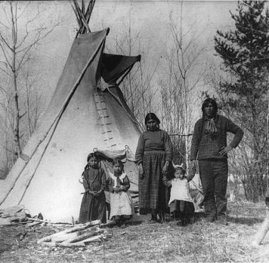 Rodzina Aborygenów w Prince Albert, Saskatchewan, Kanada, 1919