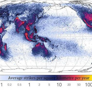 Średnia roczna liczba uderzeń piorunów na kilometr kwadratowy na świecie