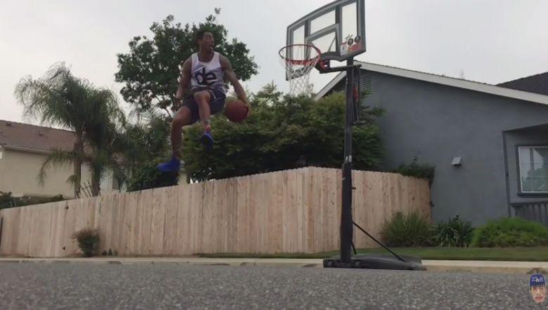 Koszykarski trik double leg dunk ... (wideo HD)