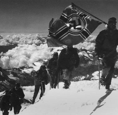 Niemieckie oddziały wspinają się na górę Elbrus w Rosji, najwyższy szczyt w Europie, sierpień 1942