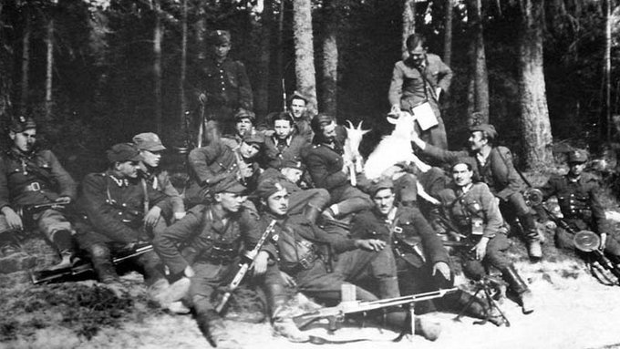 Październik 1945 Ambasada USA w Pradze. Śp.Mjr Hieronim Dekutowski Zapora ...