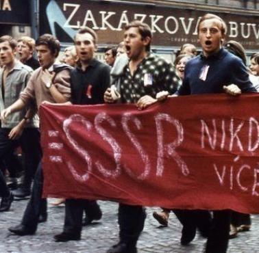 Praska Wiosna stłumiona przez armię rosyjską i LWP dowodzone przez gen.Jaruzelskiego, 1968