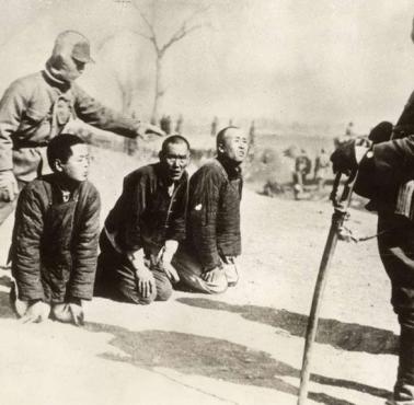 Trzej Chińczycy skazani na śmierć za handel opium, Pekin, 1937