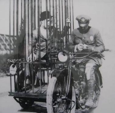 Przewożenie skazańca motorem, USA, 1920