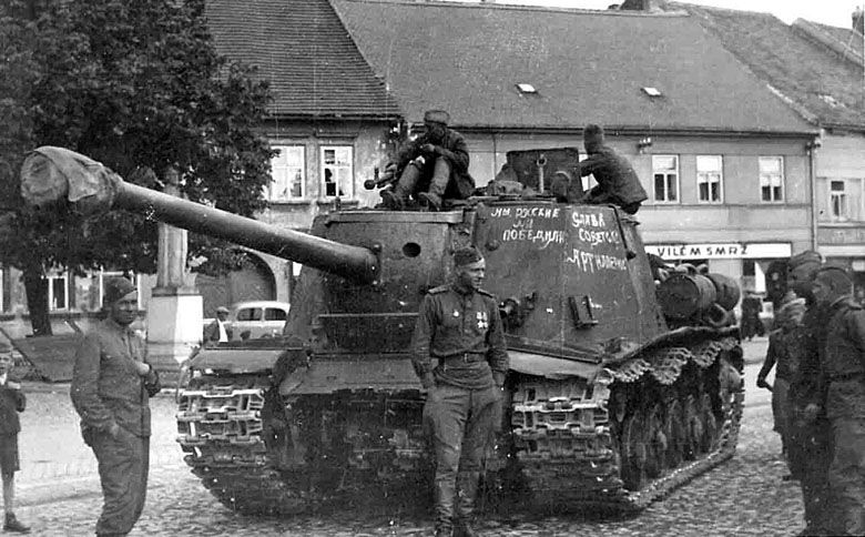ISU-122 – sowieckie działo samobieżne z okresu II wojny światowej, Czechosłowacja, 1945