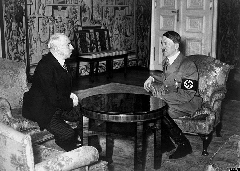 Adolf Hitler informuje czeskiego prezydenta Emila Hachę o nieuchronnej inwazji niemieckiej na Czechosłowację, 15 marca 1939 roku