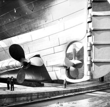 Śruby RMS Titanic w suchym doku