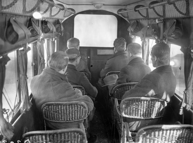  Pierwsza projekcja filmu podczas lotu, 1925