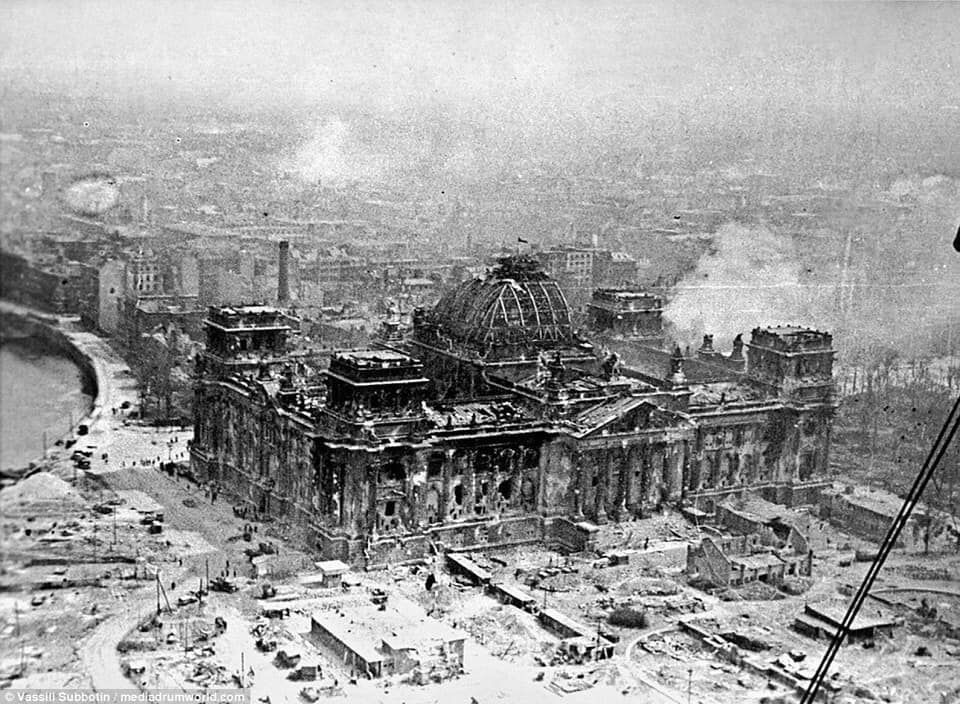 Reichstag W 1945 Roku Berlin Niemcy