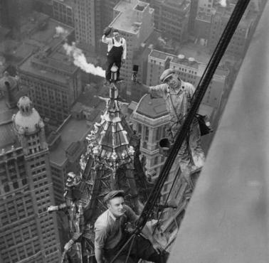 Robotnicy na budowie wieżowca Woolworth, Nowy Jork, 1926