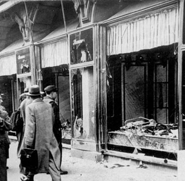 Zniszczony przez Niemców żydowski sklep podczas pogromu w trakcie Nocy kryształowej, Magdeburg, 1938