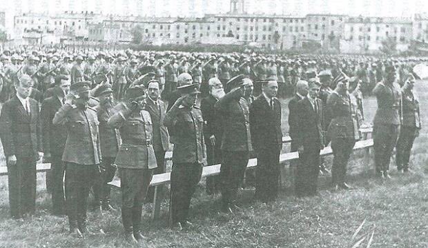 15.08.1944,komunistyczni zbrodniarze z Bierutem i Świerczewskim oraz sowiecka generalicja z Bułganinem na Mszy Św. Lublinie ...