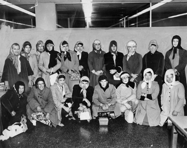 Policjanci przebrani za kobiety podczas jednaj z akcji w Los Angeles, 1960