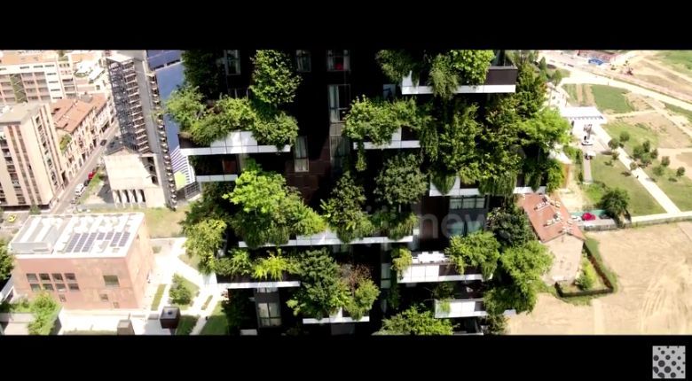 Dwa zielone bloki Bosco Verticale, 111 i 76 metrów, z ponad 900 drzewami, Boeri Studio, Milan, Włochy (wideo HD)