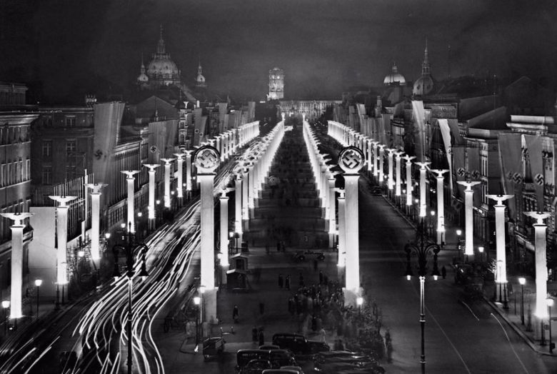 Nocne ujęcia głównej ulicy Berlina - Unter den Linden w 1939 roku