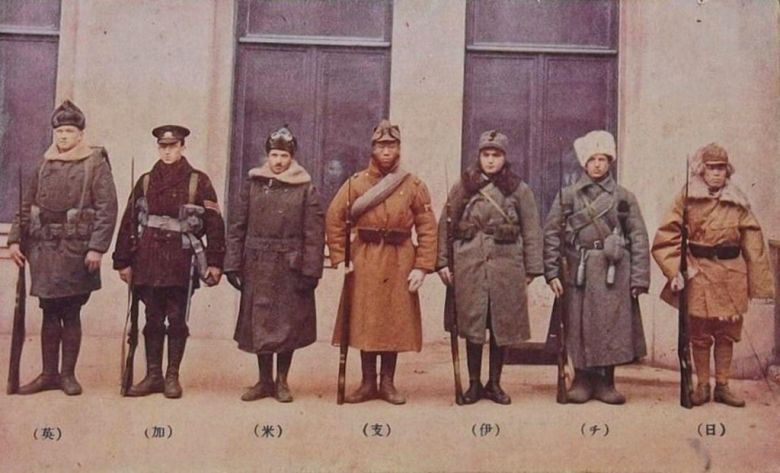 Od lewej żołnierze z Czechosłowacji, Kanady, UK, Chin, Włoch, USA, i Japonii, wojna domowa w Rosji, Syberia, 1919