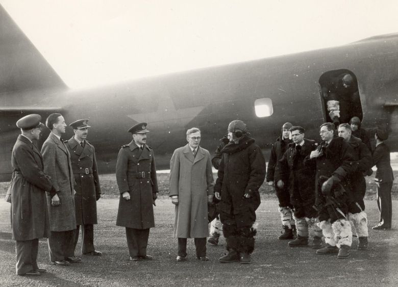 Delegacja ZSRR m.in. W.Mołotow po lądowaniu na lotnisku Dundee w Szkocji, 19 maja 1942 roku