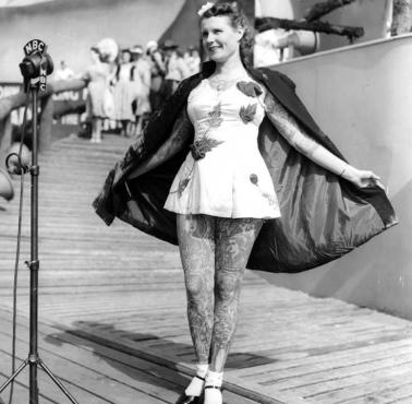 Wytatuowana dziewczyna na Targach Światowych w Nowym Jorku w 1939 roku