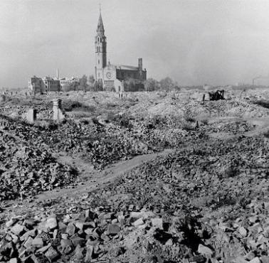 Całkowicie zniszczona przez Niemców jedna z dzielnic W-wy - Muranów